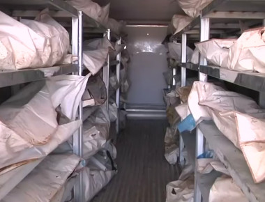 Βίντεο: Εκατοντάδες πτώματα τζιχαντιστών του ISIS σε ψυγεία μετά την ήττα τους στην Σύρτη της Λιβύης